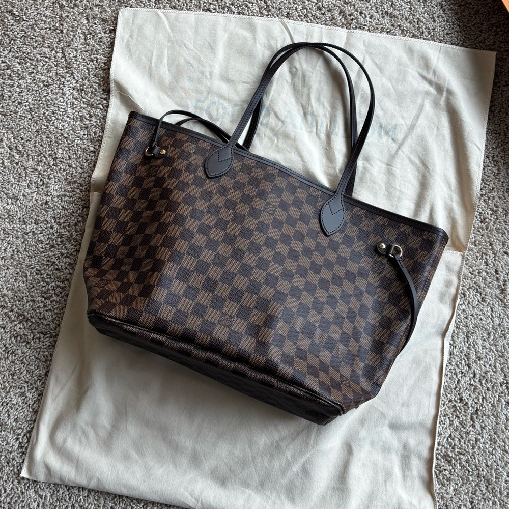 Louis Vuitton Neverfull MM tote